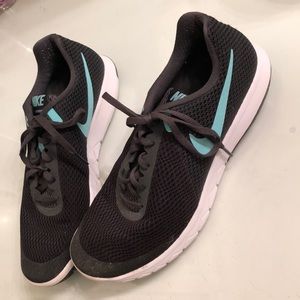 Nike Flex RN Sneakers